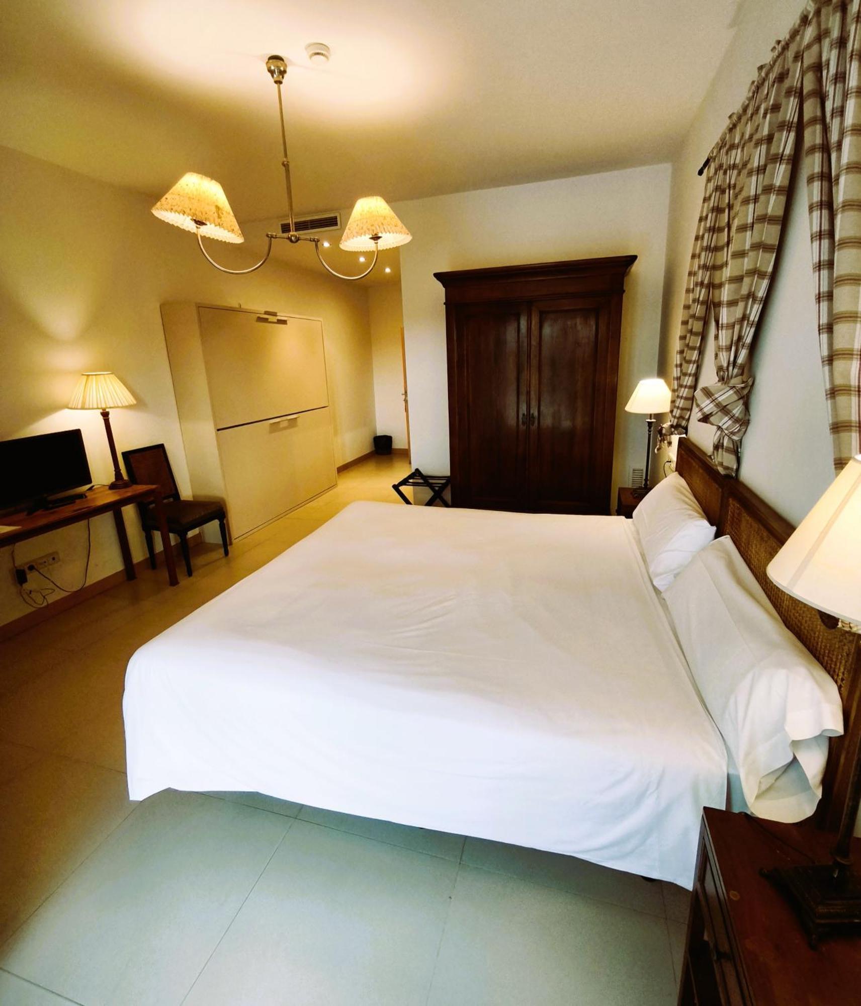 Hotel Villa Marcilla Екстериор снимка
