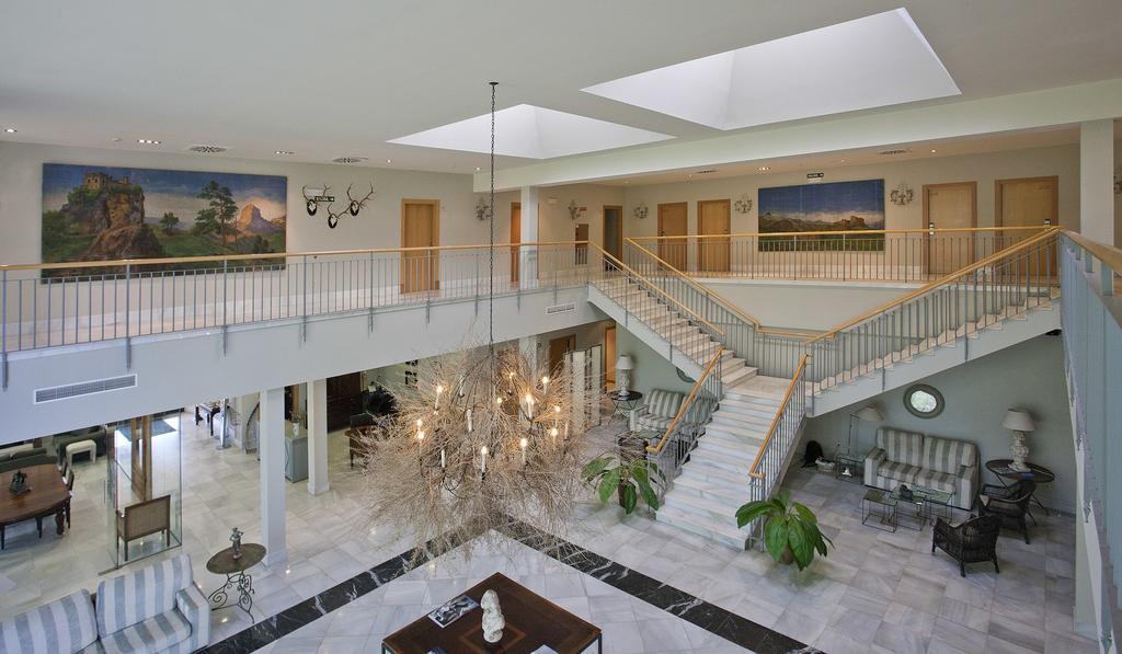 Hotel Villa Marcilla Екстериор снимка