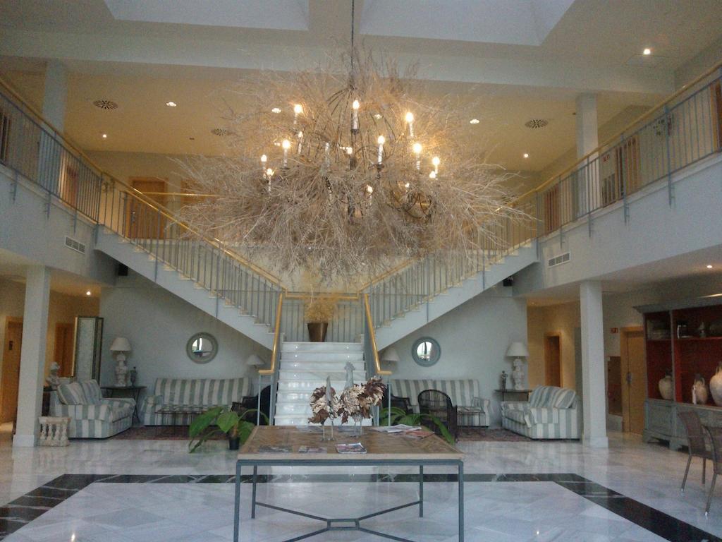 Hotel Villa Marcilla Екстериор снимка