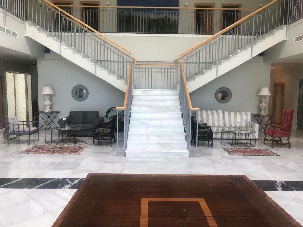 Hotel Villa Marcilla Екстериор снимка