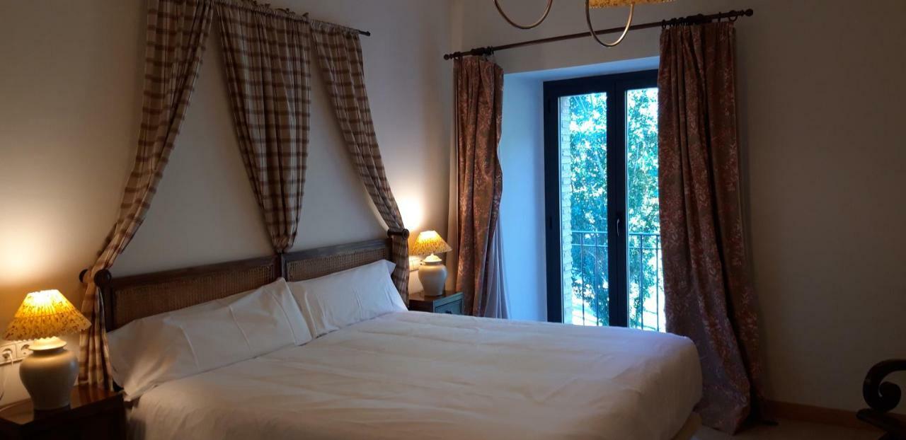 Hotel Villa Marcilla Екстериор снимка
