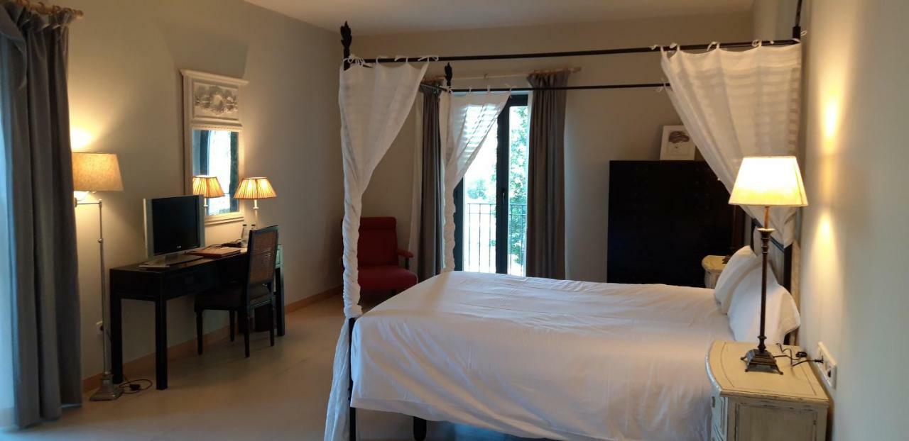 Hotel Villa Marcilla Екстериор снимка