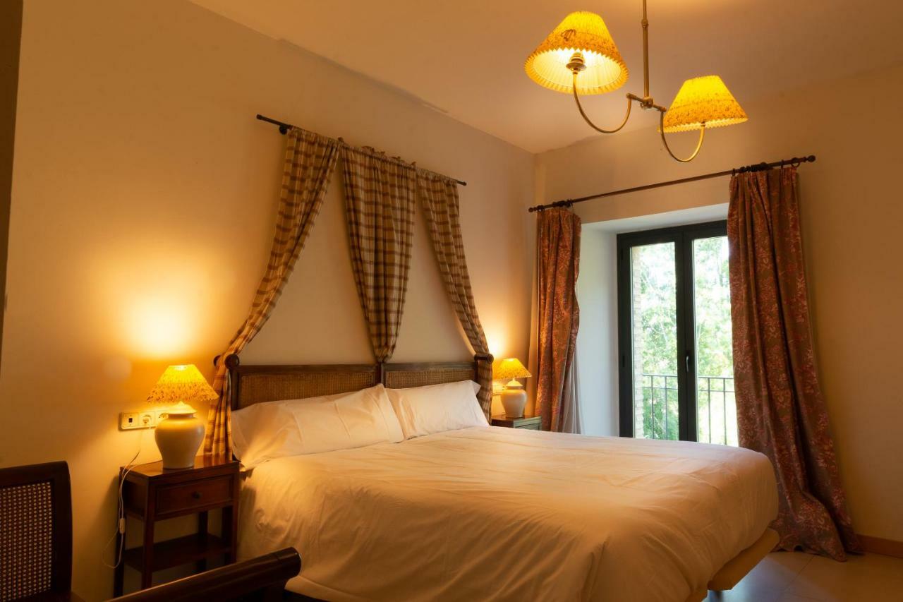 Hotel Villa Marcilla Екстериор снимка