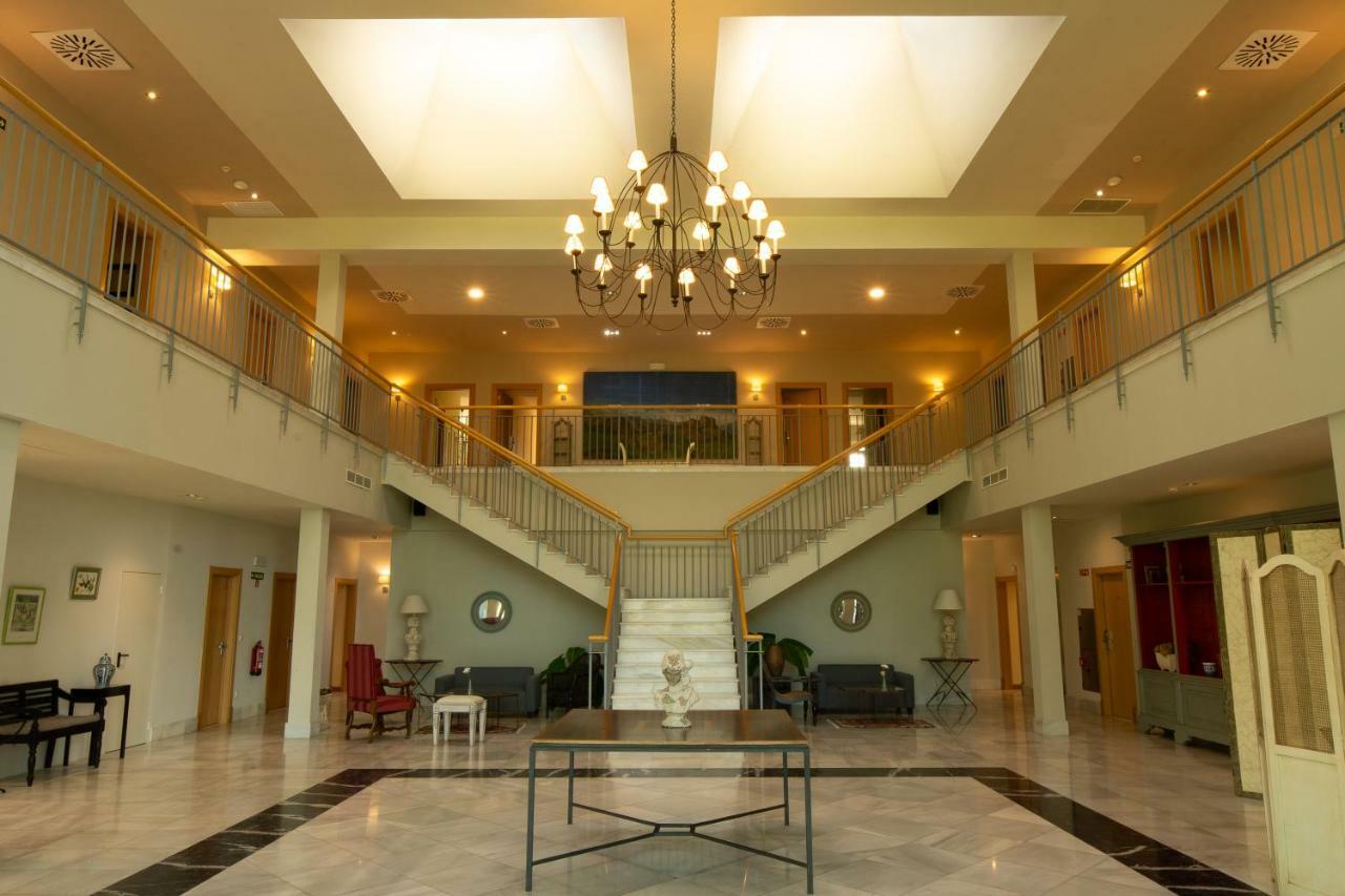 Hotel Villa Marcilla Екстериор снимка