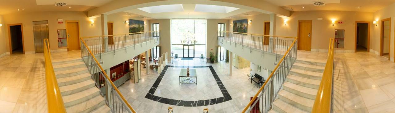 Hotel Villa Marcilla Екстериор снимка