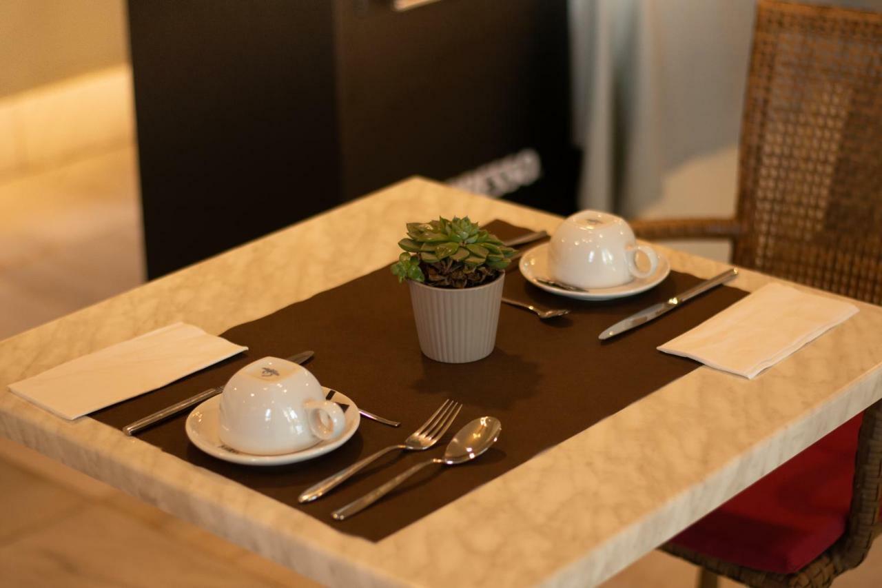 Hotel Villa Marcilla Екстериор снимка