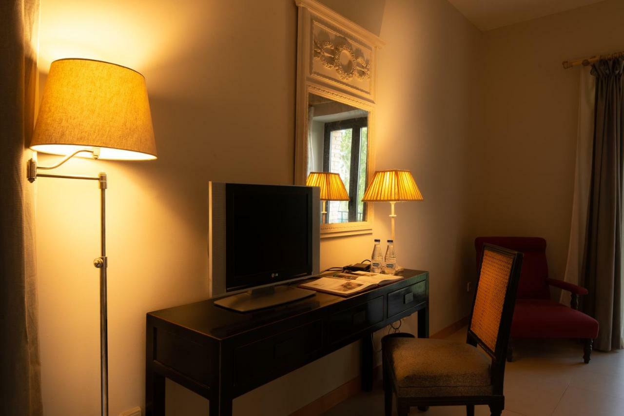 Hotel Villa Marcilla Екстериор снимка